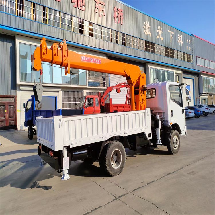 额尔古纳市三轮随车吊定制 农用改装机自备吊中瑞长期出售